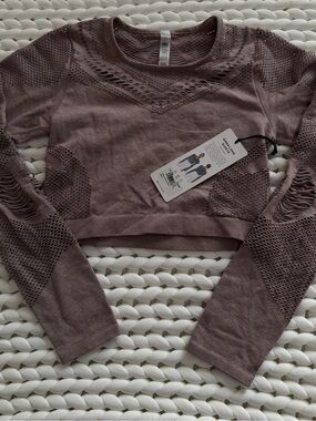 ALO Yoga Cropped Long Sleeve Mesh Detail Top in Mauve